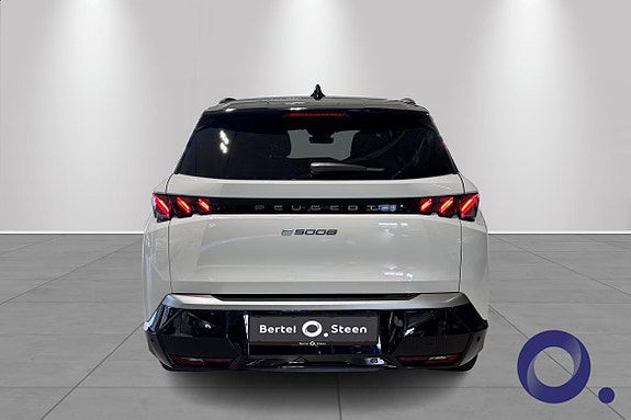 Peugeot e-5008 5 of 5