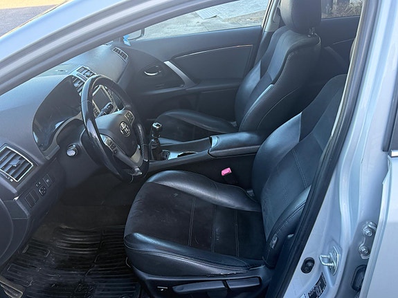 Toyota Avensis 11 of 18