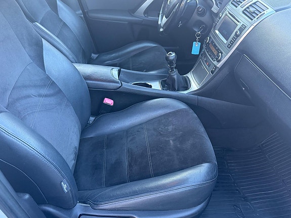 Toyota Avensis 14 of 18
