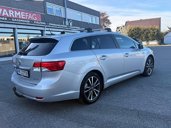 Toyota Avensis 7 of 18