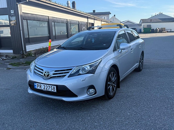 Toyota Avensis 2 of 18