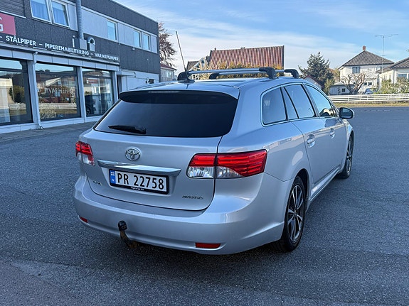 Toyota Avensis 8 of 18