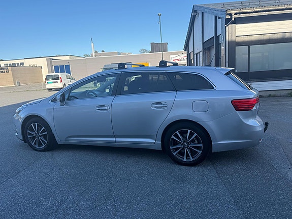 Toyota Avensis 9 of 18