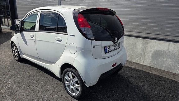 Peugeot iOn 3 of 4