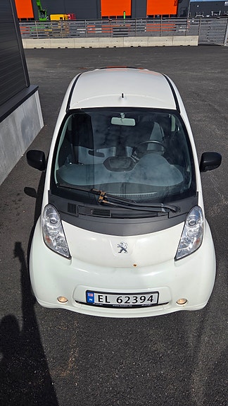 Peugeot iOn 4 of 4