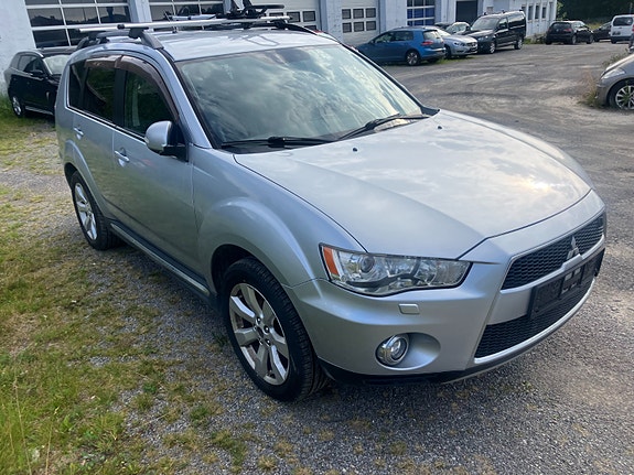 Mitsubishi Outlander 2 of 5