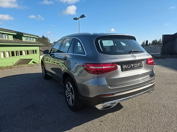 Mercedes-Benz GLC350 e 3 of 20