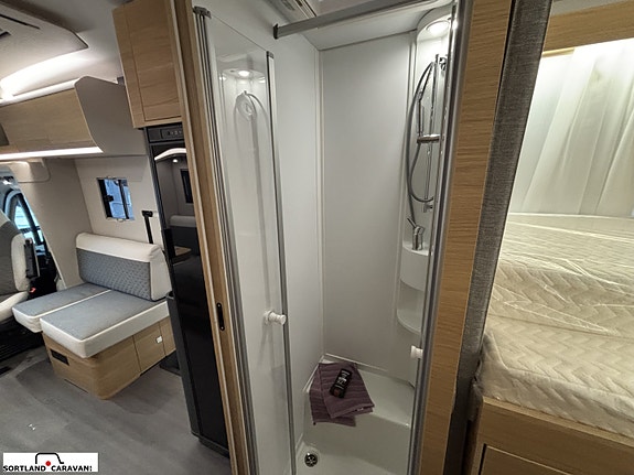 Adria CORAL 670 DL 60Y - Fiat MultiJet3 140HP (103kW) HD 35L 16 of 23