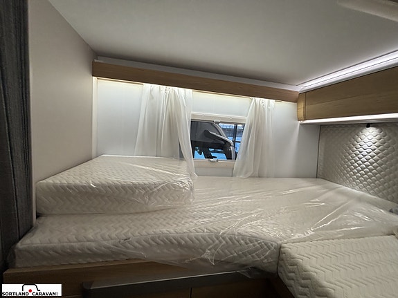 Adria CORAL 670 DL 60Y - Fiat MultiJet3 140HP (103kW) HD 35L 21 of 23
