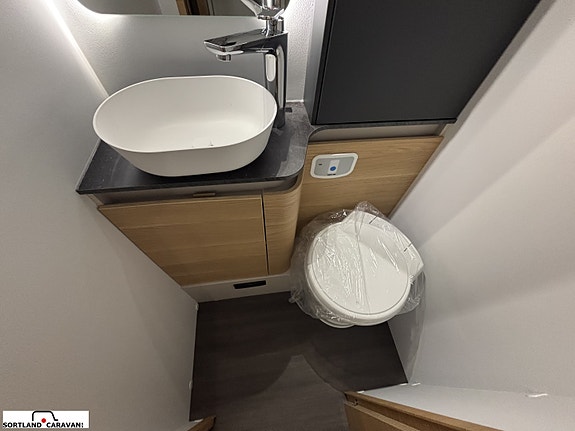 Adria CORAL 670 DL 60Y - Fiat MultiJet3 140HP (103kW) HD 35L 18 of 23