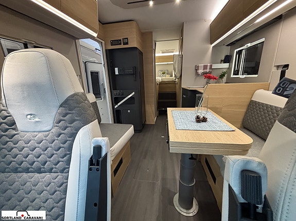 Adria CORAL 670 DL 60Y - Fiat MultiJet3 140HP (103kW) HD 35L 7 of 23