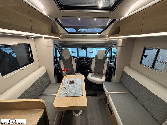 Adria CORAL 670 DL 60Y - Fiat MultiJet3 140HP (103kW) HD 35L 3 of 23