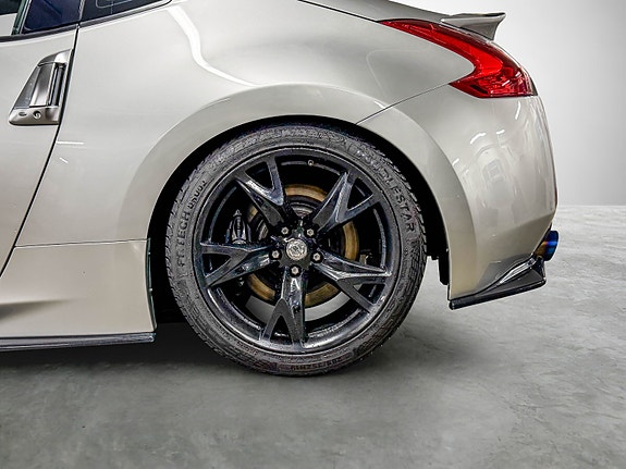 Nissan 370z 3 of 5