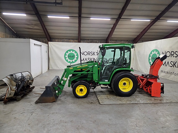 John Deere 4410 #Skuffe, pallegaffel, plog og snøfres