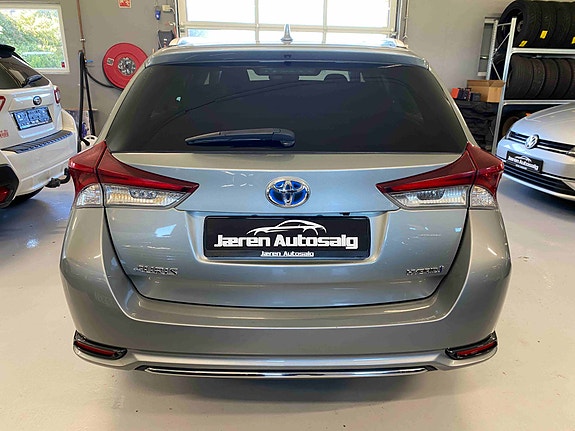 Toyota Auris 5 of 5