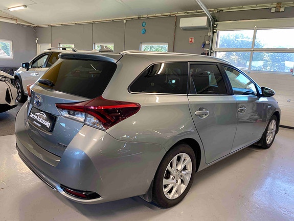 Toyota Auris 4 of 5