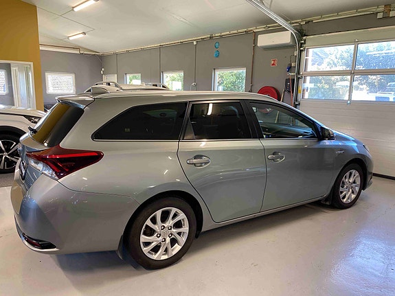 Toyota Auris 3 of 5