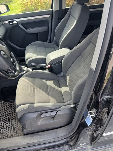 Volkswagen Touran 3 of 5
