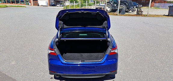 Toyota Camry 5 of 5