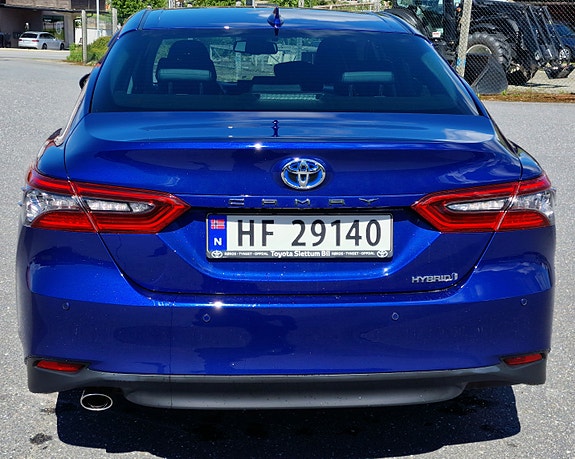 Toyota Camry 4 of 5