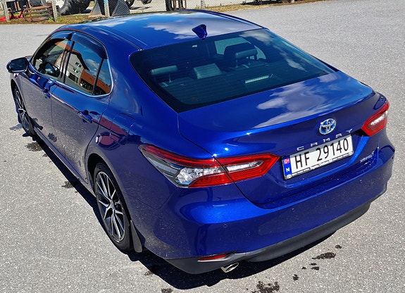 Toyota Camry 3 of 5