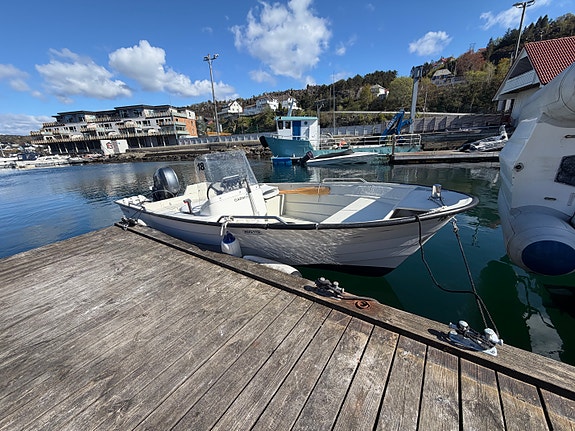 Øien 530F med Yamaha 50 hk + Garmin Echomap stabil fiskebåt til leie på Askøy 2 of 3