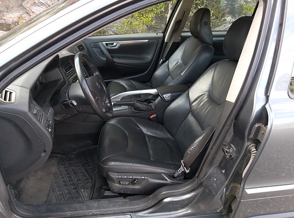 Volvo XC70 8 of 19