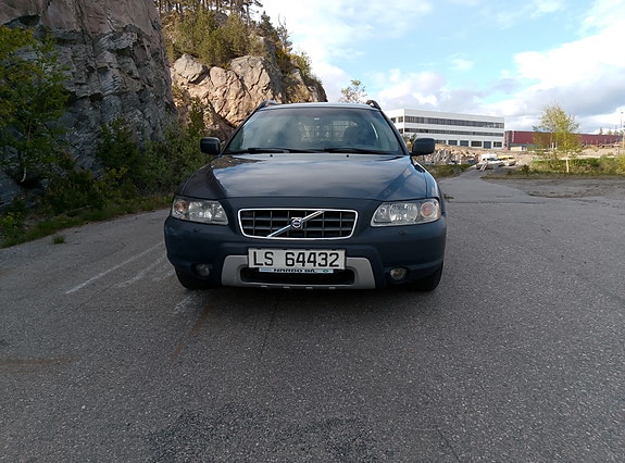 Volvo XC70 2 of 19