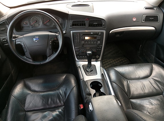 Volvo XC70 9 of 19