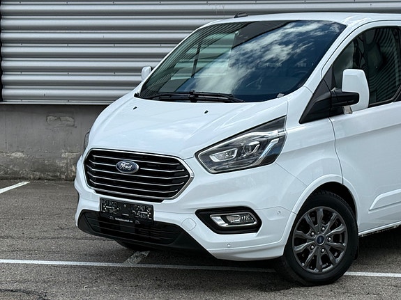 Ford Tourneo Custom 2 of 5