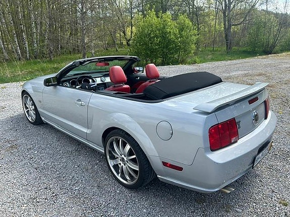 Ford Mustang 2 of 22