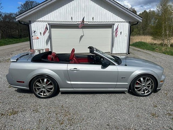Ford Mustang 4 of 22