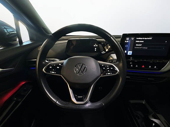 Volkswagen-ratt og intuitivt infotainmentsystem med smart kontrollpanel.