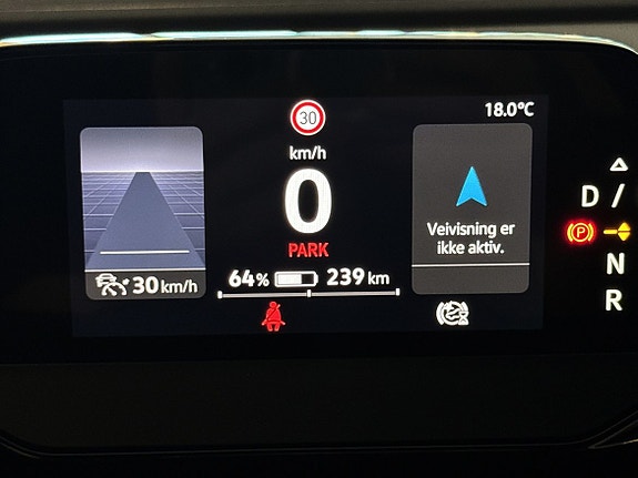 Digitalt display med klar visning av hastighet og kjørestatus.