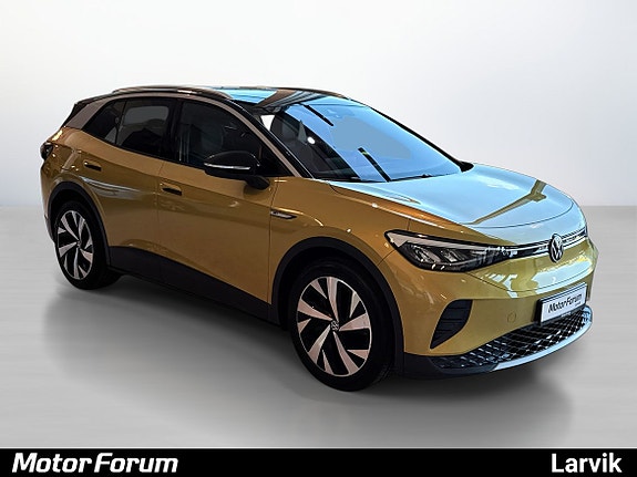 Blikkfang med distinkte LED-lys og sporty felgdesign på fronten.