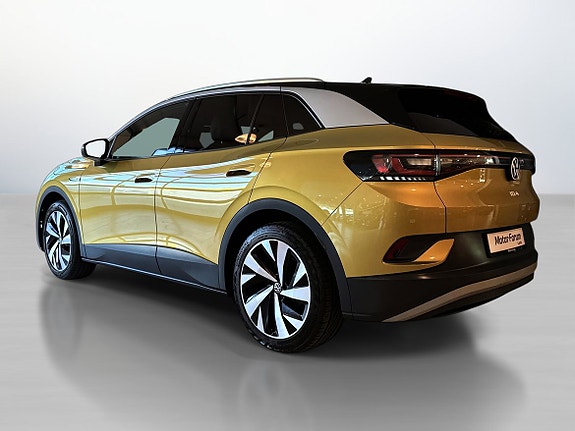 Baklykter og aluminiumsfelger underbygger et moderne SUV-design.