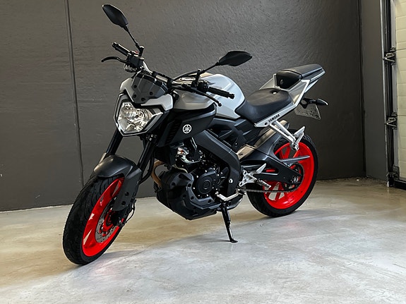 Yamaha MT-125 MT 125 15 HK-Hel og fin Lett MC