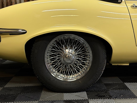Jaguar E-TYPE 15 of 30