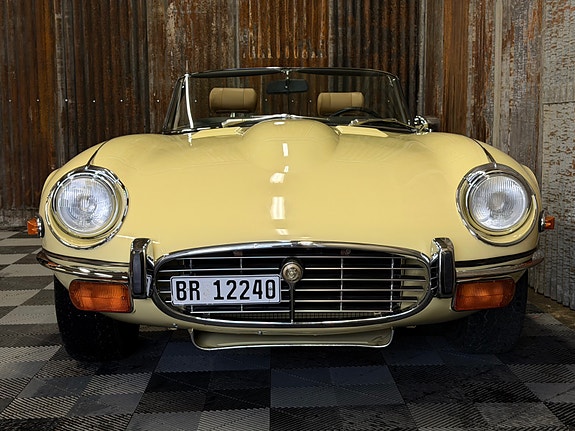 Jaguar E-TYPE 17 of 30