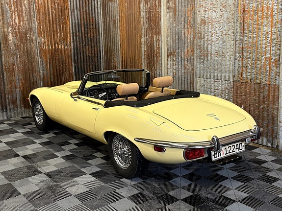 Jaguar E-TYPE 22 of 30