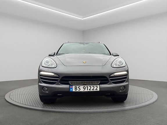 Porsche Cayenne 2 of 5