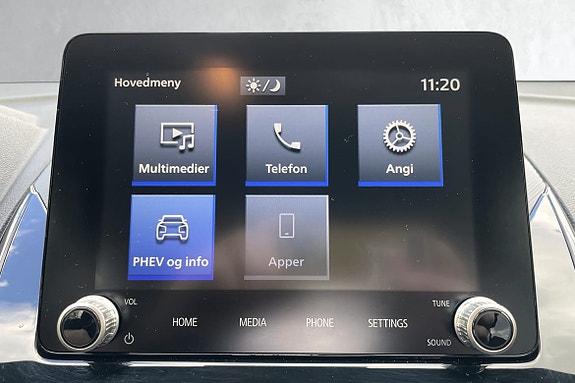 Original Mitsubishi��skjerm med radio, DAB+ og Bluetooth.