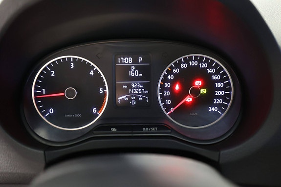Volkswagen Amarok 13 of 23