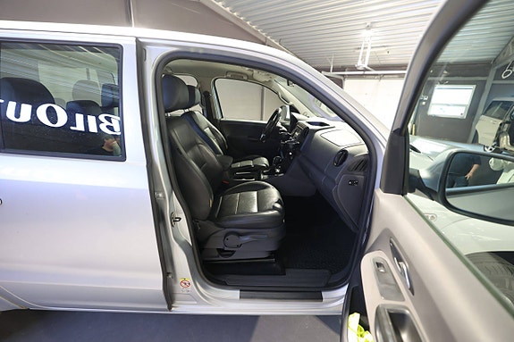Volkswagen Amarok 23 of 23