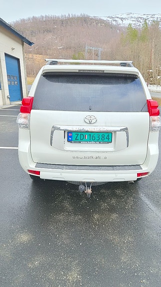 Toyota Land Cruiser 3 of 5