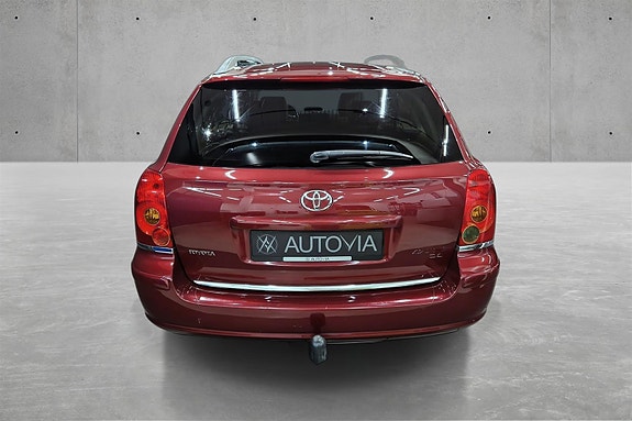 Toyota Avensis 5 of 5