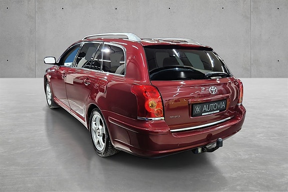 Toyota Avensis 3 of 5