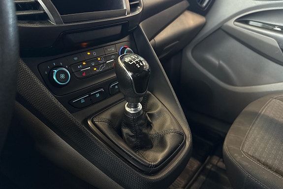 Ford Transit Connect 13 of 22