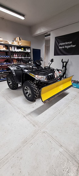 Arctic-cat 550 EFI - MED BRØYTESKJÆR - EKSTRA KOMPLETT HJULSETT MED KJETTING