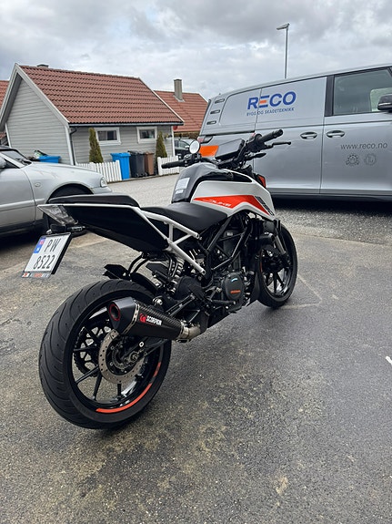 KTM 390 Duke 3 of 5